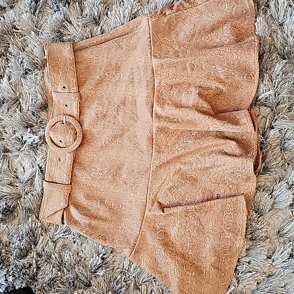NWT camel colored skort sz M